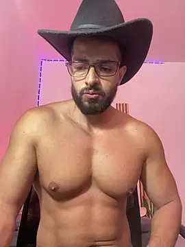 Snapshot of magnumchris chatting on May 2026 04:25:02 PM magnumchris online show from May 2026 04:25:02 PM