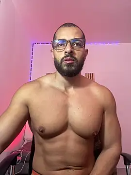 Snapshot of magnumchris chatting on May 2026 04:12:01 PM magnumchris online show from May 2026 04:12:01 PM