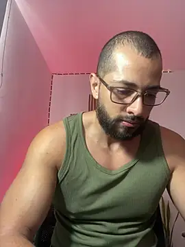 Snapshot of magnumchris chatting on May 2026 04:46:02 PM magnumchris online show from May 2026 04:46:02 PM