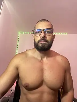Snapshot of magnumchris chatting on May 2026 01:41:01 PM magnumchris online show from May 2026 01:41:01 PM
