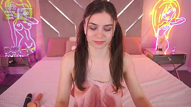 Snapshot of HeavenElle chatting on July 2026 05:54:02 AM HeavenElle online show from July 2026 05:54:02 AM