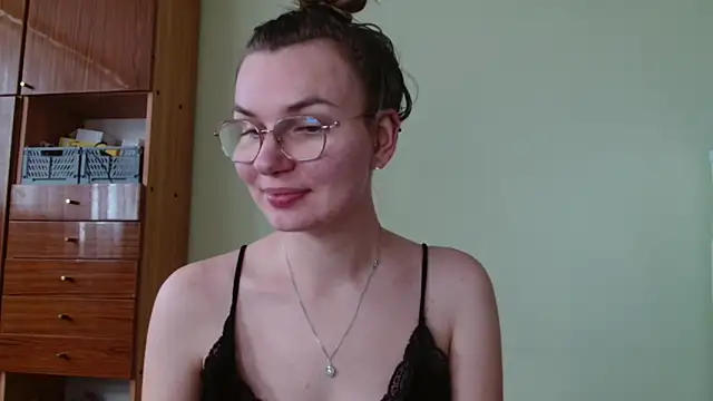 LooveELLYx online show from October 2025 01:30:01 PM