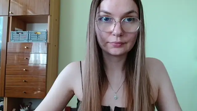 LooveELLYx online show from May 2026 01:30:02 PM