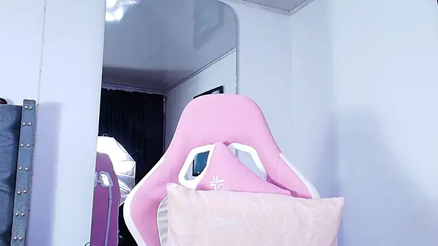 GraceWallace  online show from April 2026 04:57:01 AM