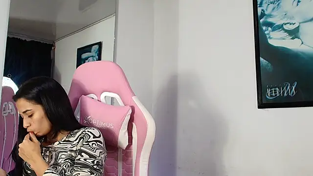 GraceWallace  online show from April 2026 03:18:02 AM