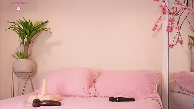 mili moon  online show from October 2025 12:15:01 PM