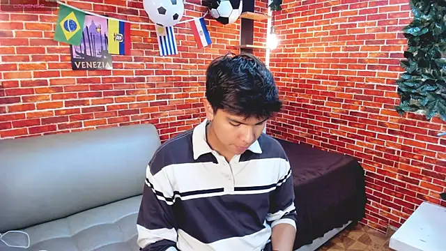 Snapshot of Thiago_Kozak chatting on July 2026 12:33:01 PM Thiago Kozak online show from July 2026 12:33:01 PM