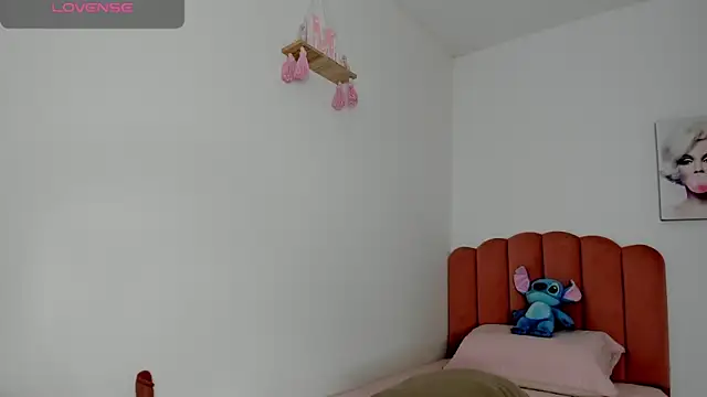 Snapshot of julieth_sanzz chatting on May 2026 02:04:01 PM julieth sanzz online show from May 2026 02:04:01 PM