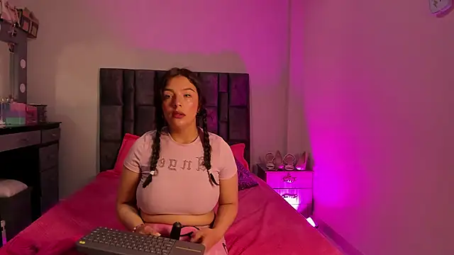 Esmeraldaa- online show from November 2025 09:10:01 AM