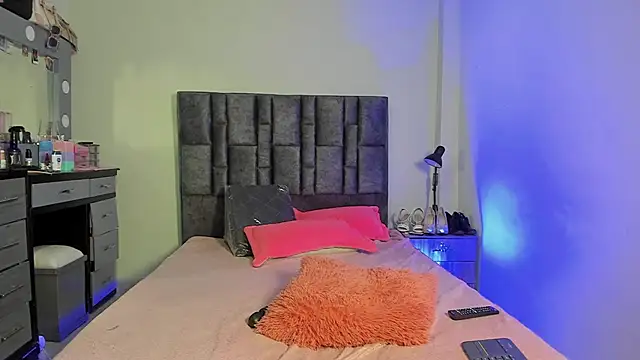 Esmeraldaa- online show from January 2026 05:54:02 AM