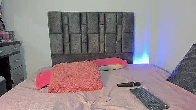 Esmeraldaa- online show from April 2026 05:12:02 AM