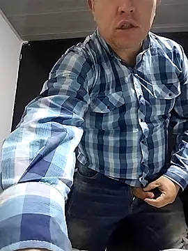 BigCristh79 online show from November 2025 02:40:02 PM