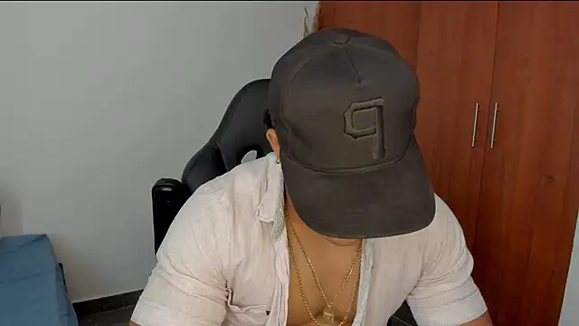 Evansdark1 online show from April 2026 10:31:02 PM