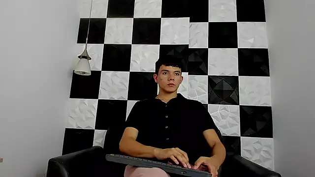 AndyFame1 online show from December 2025 06:59:02 PM