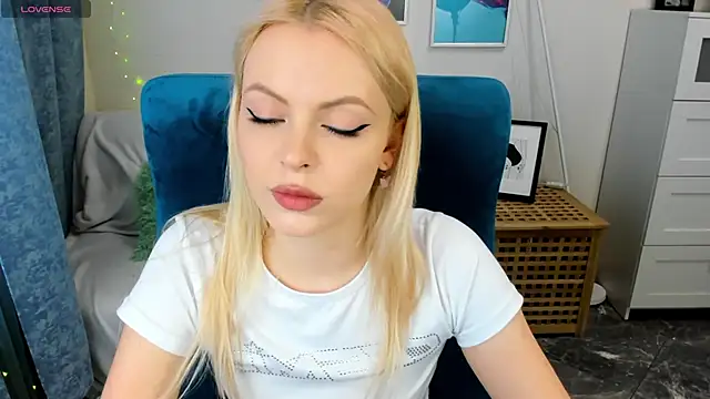 Snapshot of KatherineePierce chatting on May 2026 03:17:02 PM KatherineePierce online show from May 2026 03:17:02 PM