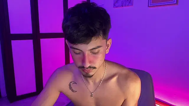 sweettaaron01 online show from January 2026 04:03:01 AM