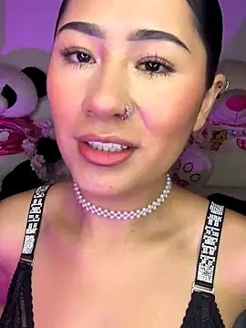 evelyn ch  online show from October 2025 10:44:02 AM