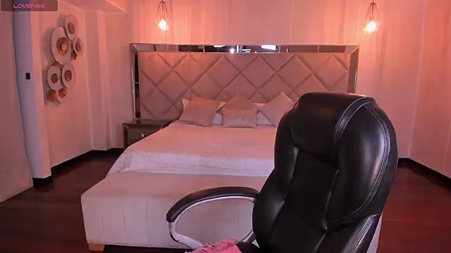 SarahYates online show from September 2025 04:01:01 AM