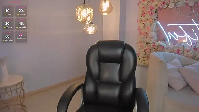 SarahYates online show from April 2026 04:18:02 AM