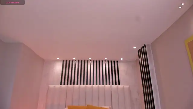 IsabellaMoreau online show from October 2025 09:04:01 PM