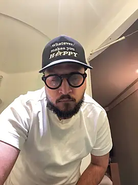 Snapshot of ariseen chatting on November 2025 09:14:02 PM ariseen online show from November 2025 09:14:02 PM