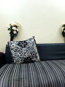 Iampriyaaa15 online show from October 2025 07:03:02 AM