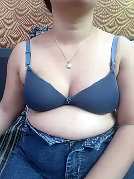 Iampriyaaa15 online show from November 2025 07:33:02 AM