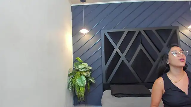 zoe martins  online show from September 2025 05:15:02 PM