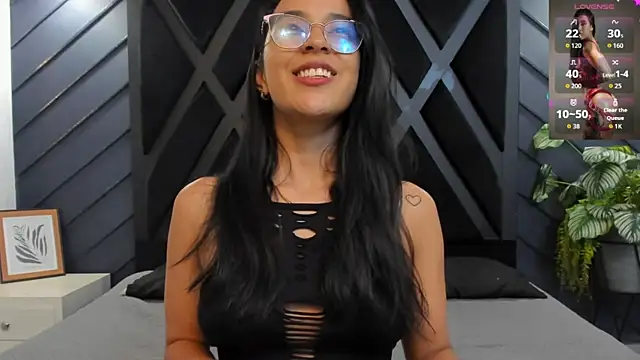 zoe martins  online show from October 2025 05:21:02 PM