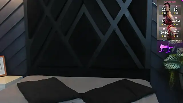 zoe martins  online show from October 2025 06:08:02 PM