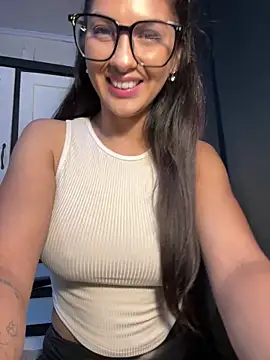 chicachocolate01 online show from December 2025 04:41:02 AM