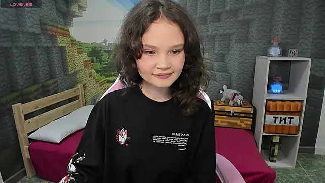 Snapshot of EmilyChaves chatting on September 2025 04:56:01 PM EmilyChaves online show from September 2025 04:56:01 PM