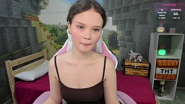 Snapshot of EmilyChaves chatting on September 2025 06:13:02 PM EmilyChaves online show from September 2025 06:13:02 PM