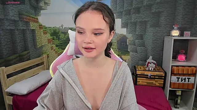 Snapshot of EmilyChaves chatting on October 2025 03:57:02 PM EmilyChaves online show from October 2025 03:57:02 PM