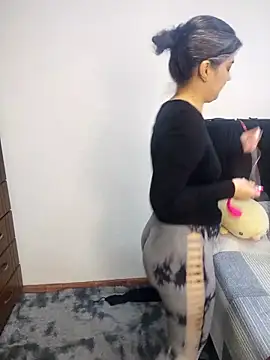 queemking online show from February 2026 07:21:02 PM