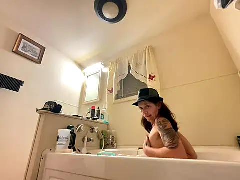 YoMomma-xoxo13 online show from October 2025 07:29:01 AM