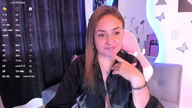 luciamature  online show from November 2025 06:18:02 PM