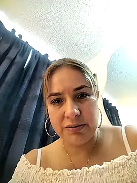 luciamature  online show from February 2026 09:41:01 PM