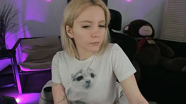 AuroraWrenfield online show from March 2026 04:20:02 AM