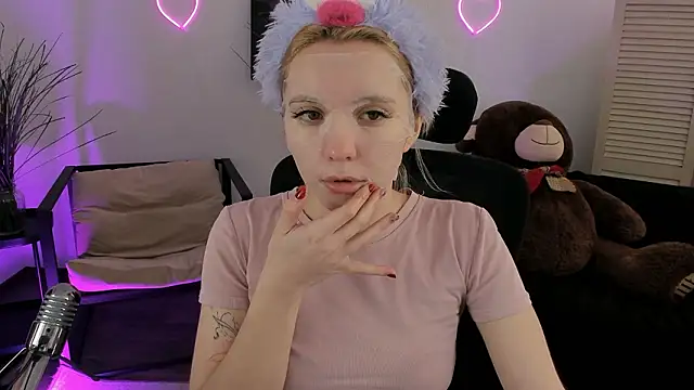 AuroraWrenfield online show from March 2026 04:27:01 AM