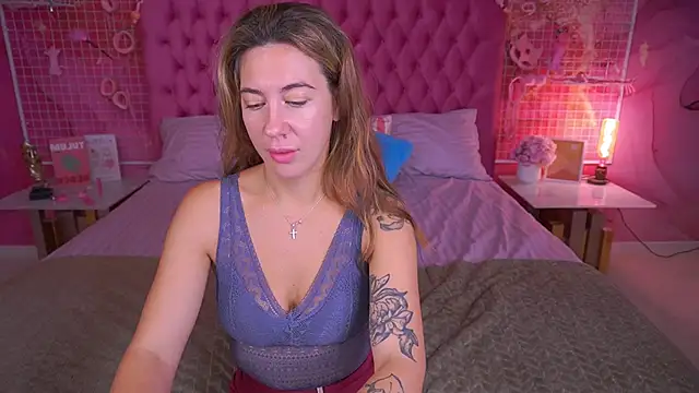 Snapshot of KateShanny chatting on October 2025 05:49:01 AM KateShanny online show from October 2025 05:49:01 AM