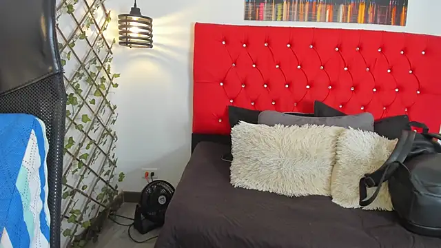 carolinacrus01 online show from November 2025 04:07:01 PM