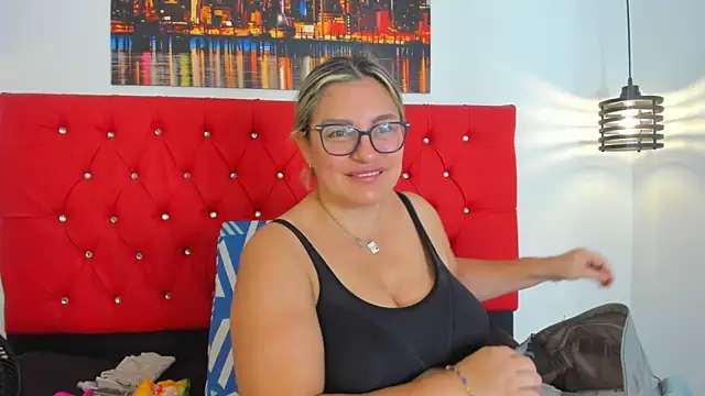 carolinacrus01 online show from December 2025 04:13:01 PM