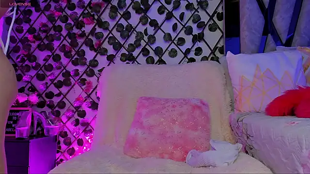 Snapshot of isabel_jaames chatting on October 2025 07:20:02 PM isabel jaames online show from October 2025 07:20:02 PM