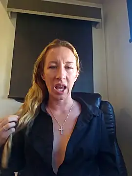 bmorganne420 online show from December 2025 06:28:01 PM