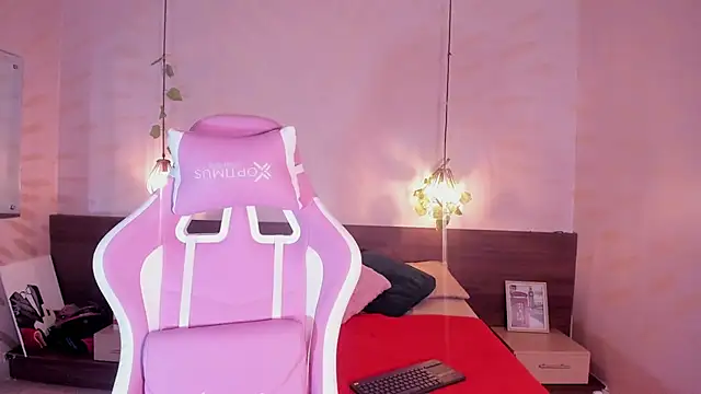 daphne courtis online show from September 2025 03:19:02 AM