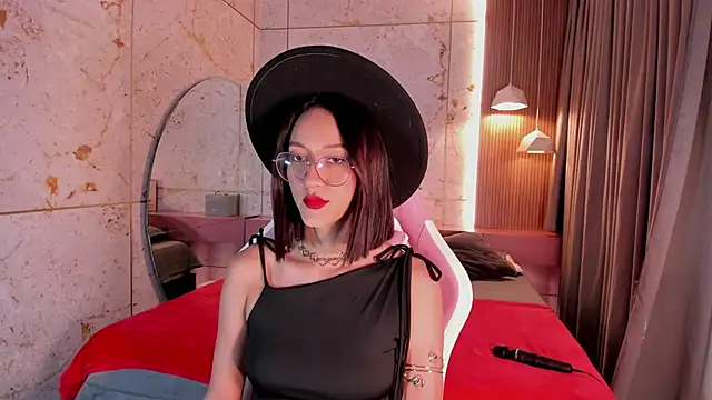 daphne courtis online show from November 2025 03:06:01 AM