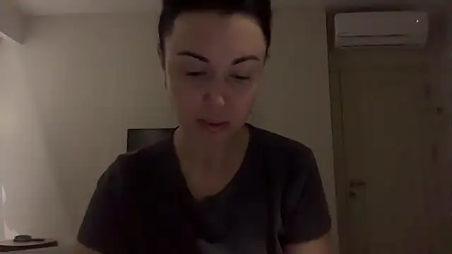 Gilin1 online show from December 2025 08:48:01 PM