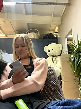 Snapshot of CandyVice chatting on October 2025 05:43:01 PM CandyVice online show from October 2025 05:43:01 PM