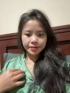 Snapshot of Bella_7777 chatting on January 2026 02:22:02 PM Bella 7777 online show from January 2026 02:22:02 PM